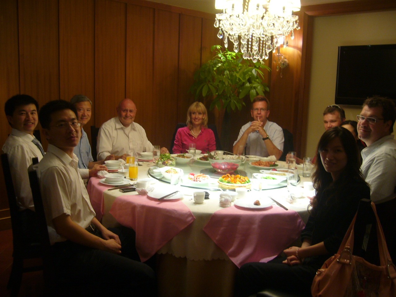 Professoren der h-da bei einem Abendessen in China 